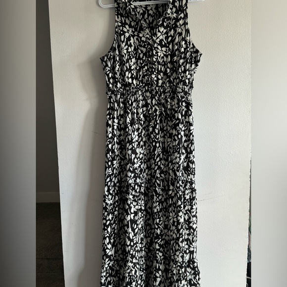 Black and white, small floral maxi dress. Lightweight. Stretchy. - Picture 1 of 7